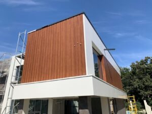 Clădire reîmbrăcată cu fațadă Etalbond