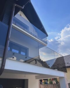 Balustradă din sticlă pentru terasă modernă